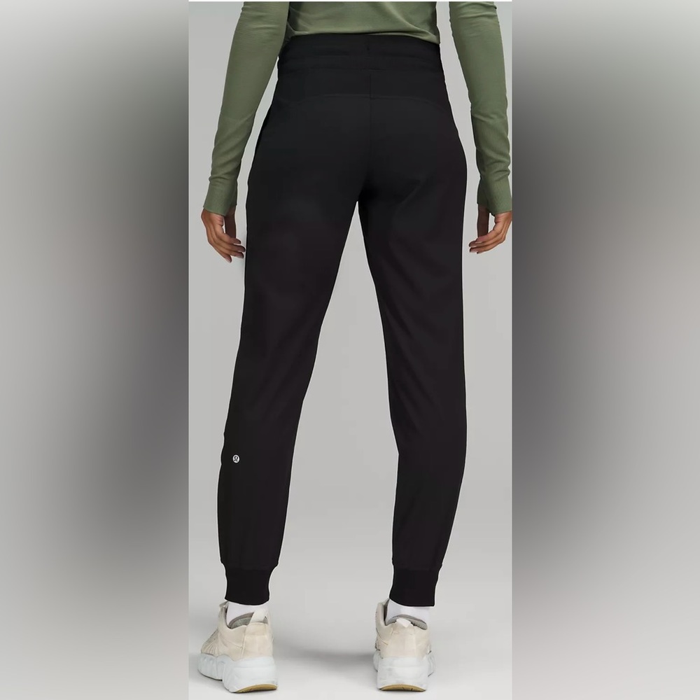 Lululemon dance studio MR jogger NWT